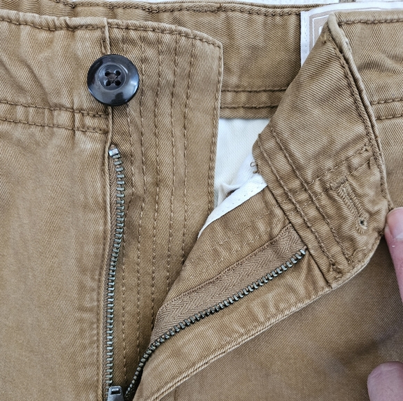 GAP Cargo Khaki Brown Shorts - Picture 2 of 4